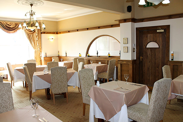 Longview Knutsford Hotel and Restaurant